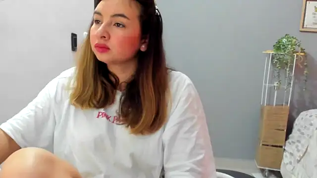 Živý XXX chat __Emma__11__Lecat_