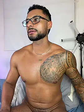 LiamGarcia1 Adlı Modelin Canlı XXX Sohbeti