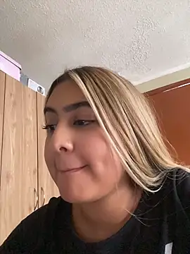 Chatroom XXX en direct de Miabonnett_