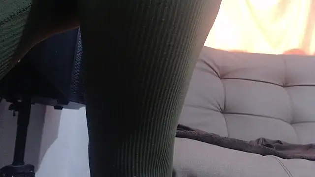 הופעת וובקאם של virginnpussynano