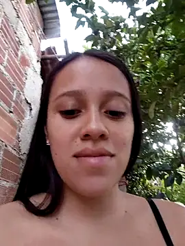 lachiki_plus' Live XXX Chat