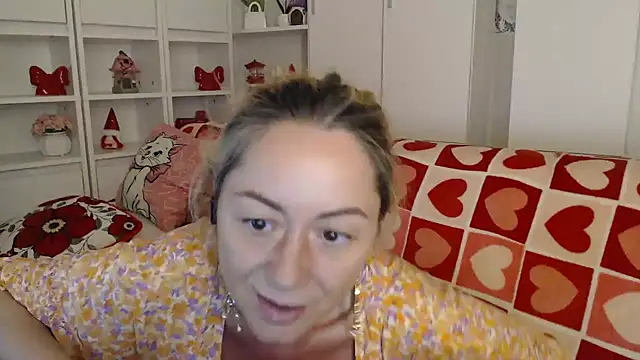 חדר צ'אט בשידור חי של _karolynesyera_