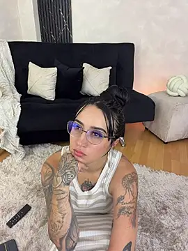 EmmyEvans1's Live XXX Chat