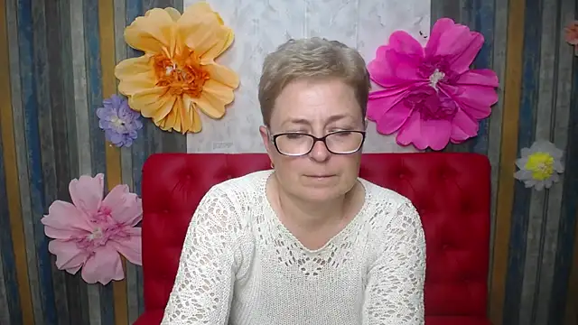 EmiliaGree: онлайн-секс-чат