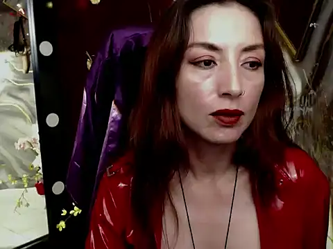 Queenscarlettsecret Adlı Modelin Canlı XXX Sohbeti