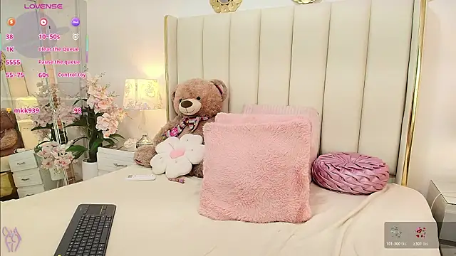 XXX chat uživo modela _NinaFox_