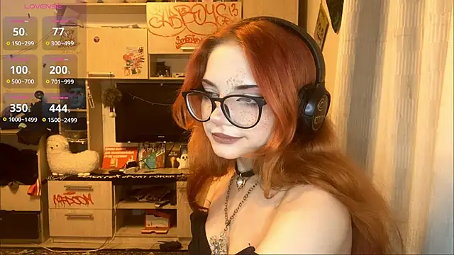 צ'אט XXX בשידור חי של RedHeadCat