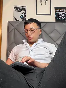 Show modela Dereck_Klain na web-kameri