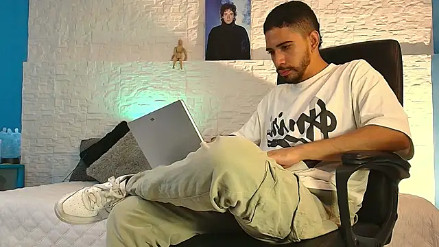 Kratoswolf live XXX chat