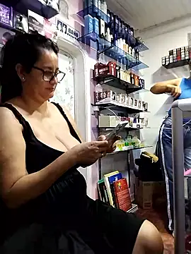 XXX chat uživo modela keilymadam