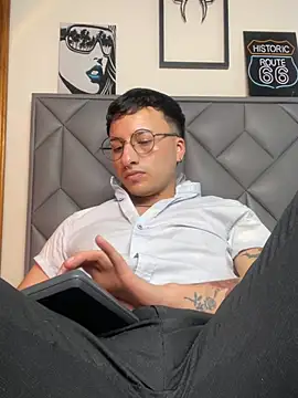 Dereck_Klainn Live XXX chat
