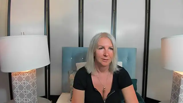 EricaTop's Live Chat Room