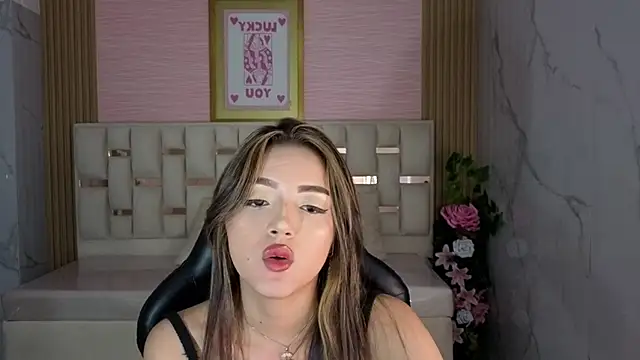 צ'אט XXX בשידור חי של veronicaa_s