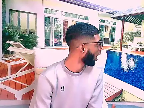 CharmingIndian1 – Naživo XXX chat