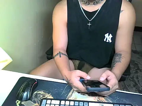 urhardfuckerAsiandaddy: διαδικτυακό σόου στην κάμερα