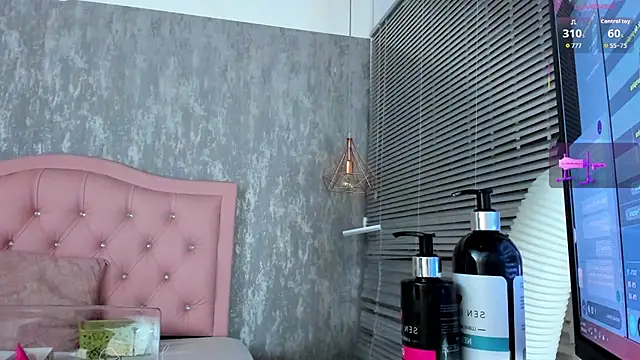 naomidibello's Webcam Show