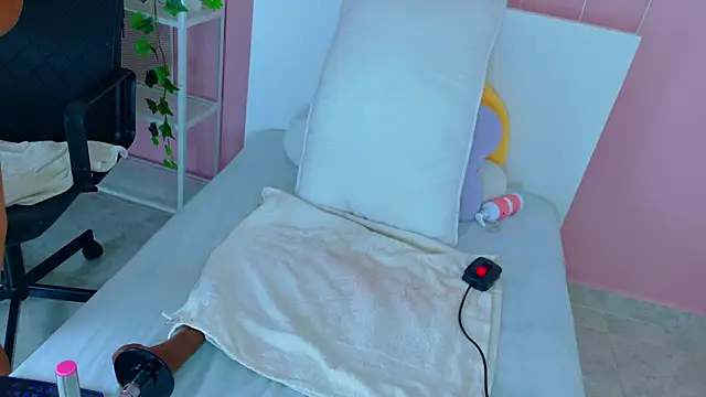 XXX chat uživo modela SeleneGibson__