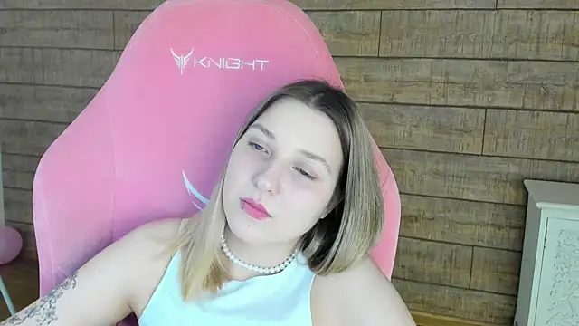 TinnaBurton élő XXX-chatje