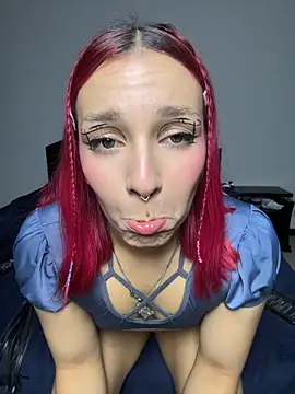 Chatroom XXX en direct de Amelie-RedHoney