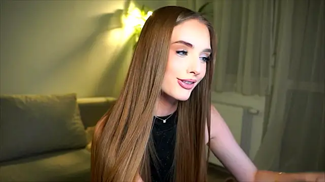 petitegonwiild's Live XXX Chat