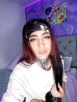 Rouxx_1 Adlı Modelin Canlı XXX Sohbeti
