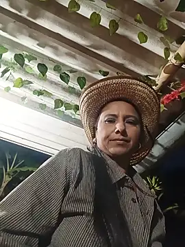 esmeralda_li – Naživo chatovacia miestnosť