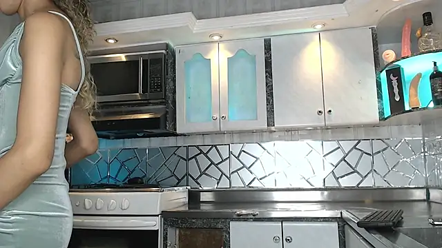 CrisOzzz Adlı Modelin Canlı XXX Sohbeti