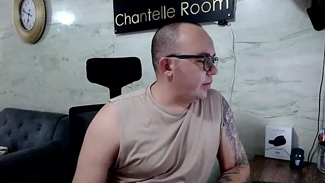 maximo_daddy élő XXX-chatje