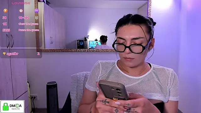 Chatroom XXX en direct de EricaVanderhill