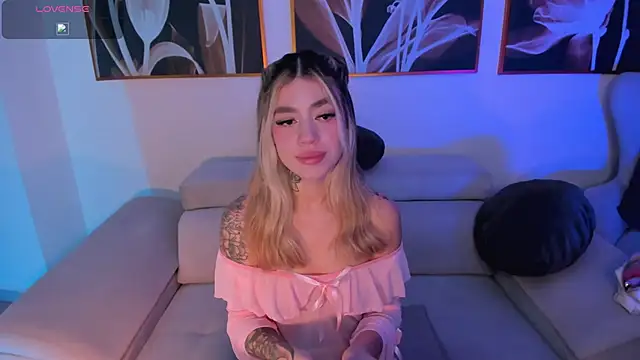 ViolettHansson чат на живо