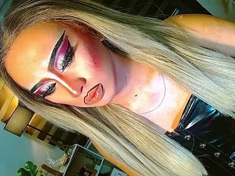 HOLLYWOOD_QUEEN_88n Webbikameraesitys