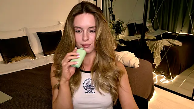 RozzitaBedberry élő XXX-chatje