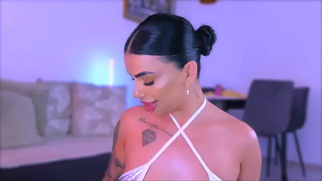 Moonamour Chat XXX live