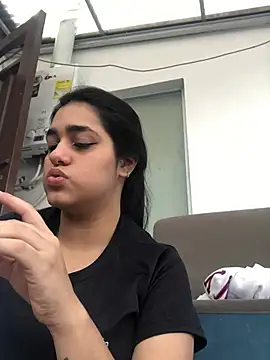 crystaldarliing Adlı Modelin Canlı XXX Sohbeti