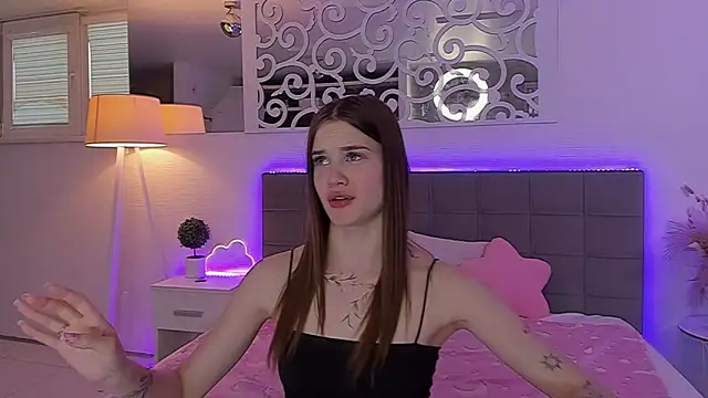 LuisaClover: απευθείας συνομιλία ΧΧΧ