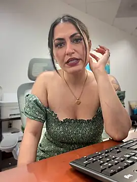 YourQueen18 现场XXX聊天
