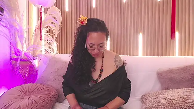 Velvet_Curly Adlı Modelin Canlı XXX Sohbeti