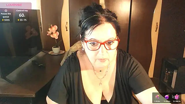 exiMIlf Live XXX Chat