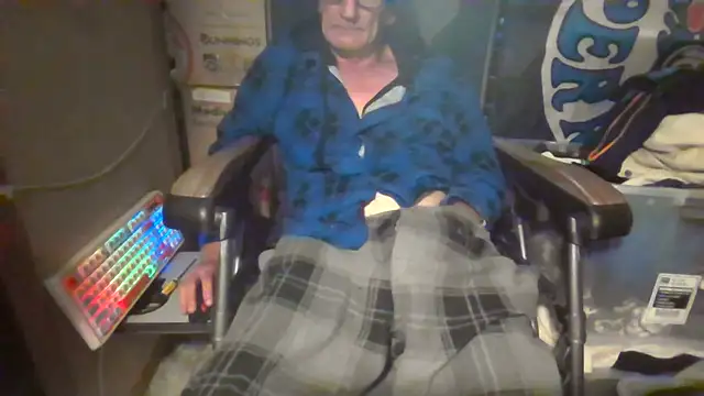 Lovyourpuss Pertunjukan Webcam