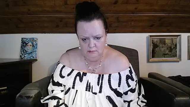 TiffanyMature live XXX chat