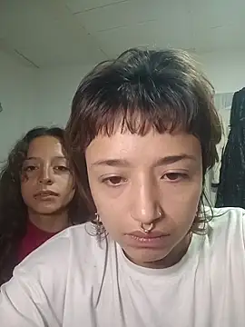 AlexxaAndRileyy: διαδικτυακό σόου στην κάμερα