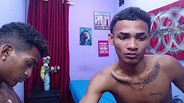 Živá kamerová sex show black_twinks