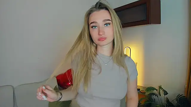 VioletteClaire élő XXX-chatje