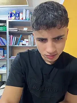 Chat +18 de AdrianRinaldi ao vivo