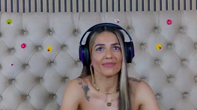 PlayfulShow's Webcam Show