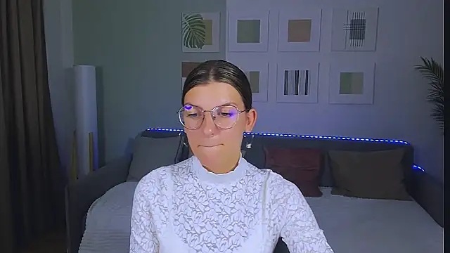AnnaThorne Adlı Modelin Canlı XXX Sohbeti