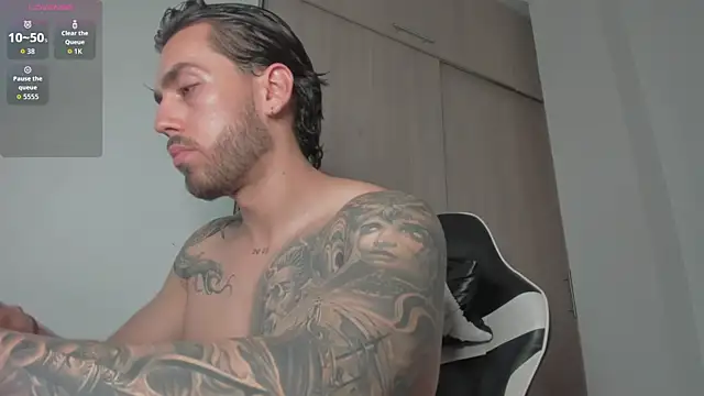 Axel__Blaze Adlı Modelin Canlı XXX Sohbeti