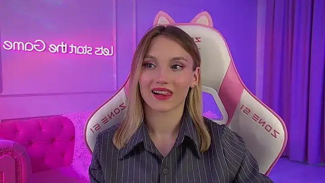 StacyEvances' Live XXX Chat