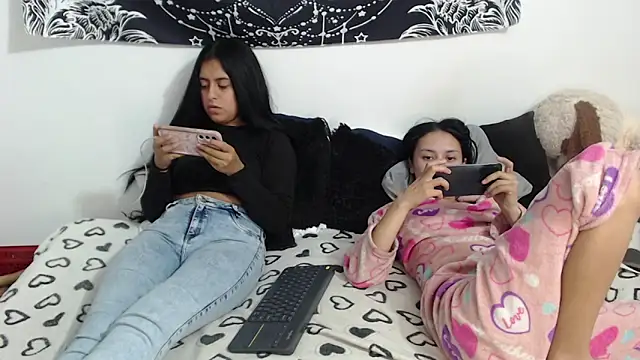 دردشة emily_n_abby الجنسية المباشرة