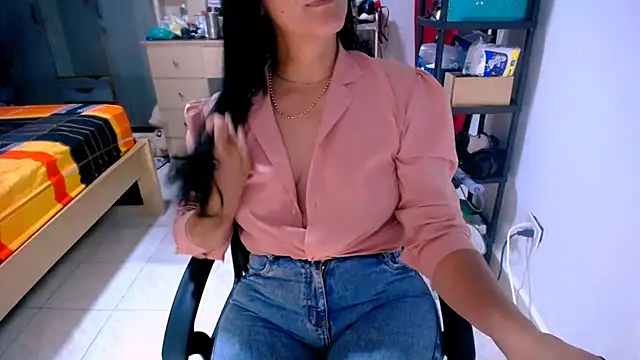 BitterMomXxx's Webcam Show